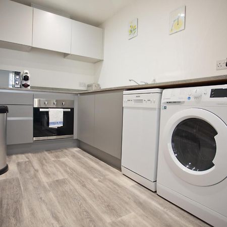 Sea Air - 2 Bedrooms - Parking - Mins To Beach Борнмът Екстериор снимка