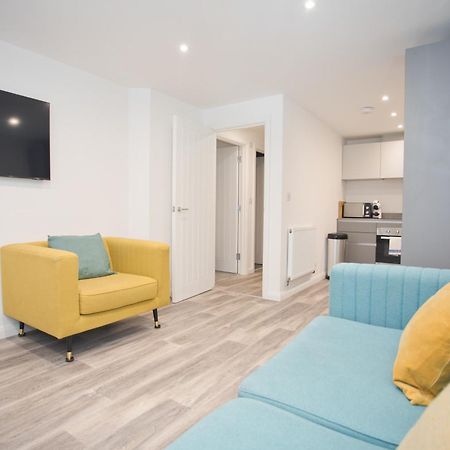 Sea Air - 2 Bedrooms - Parking - Mins To Beach Борнмът Екстериор снимка