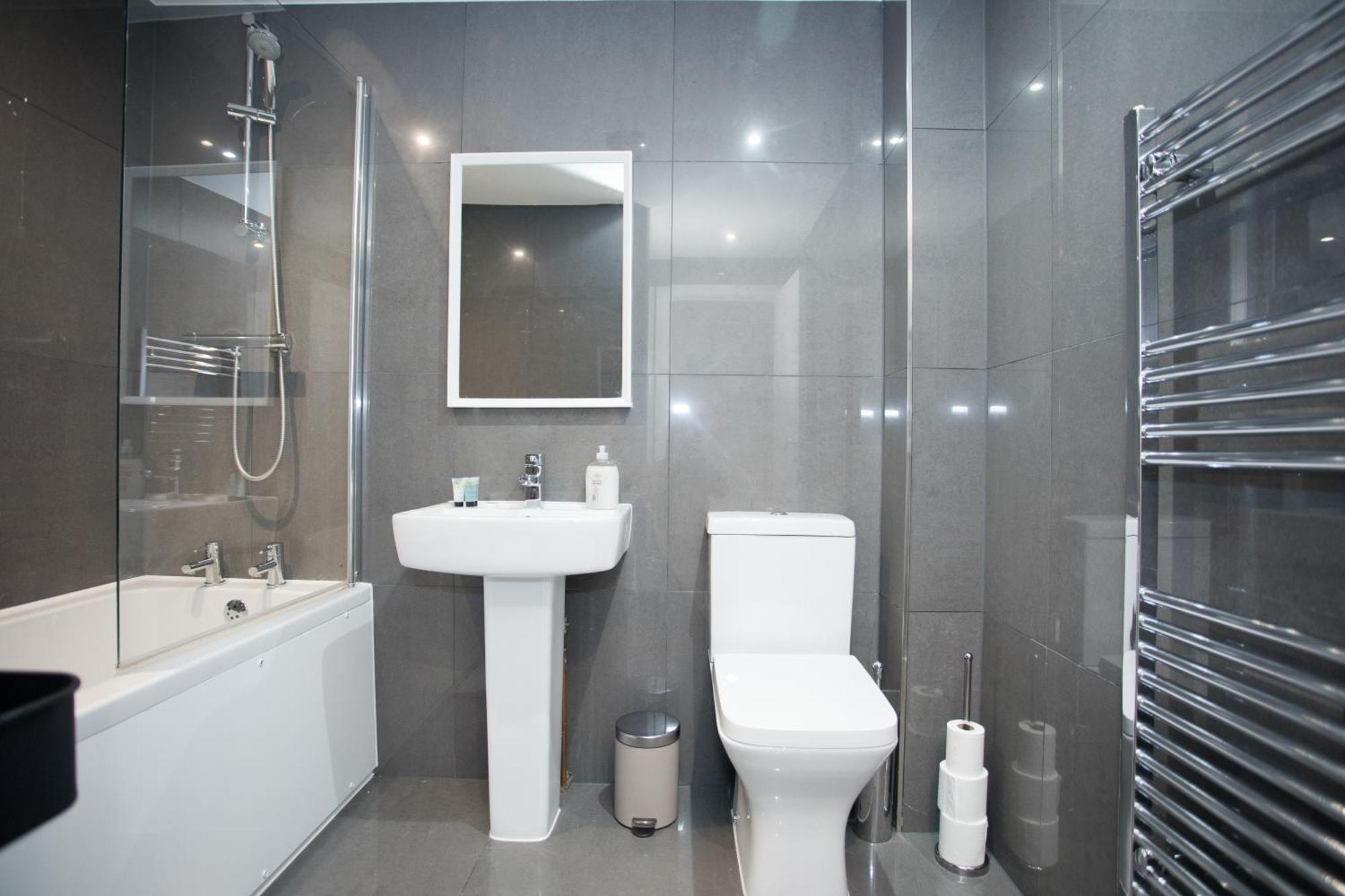 Sea Air - 2 Bedrooms - Parking - Mins To Beach Борнмът Екстериор снимка