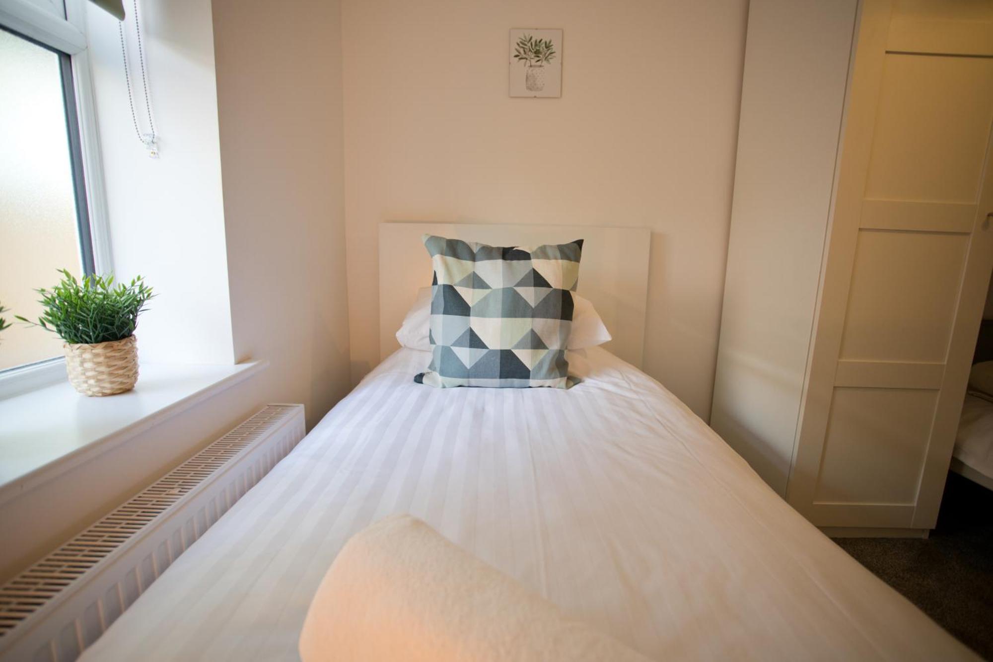 Sea Air - 2 Bedrooms - Parking - Mins To Beach Борнмът Екстериор снимка
