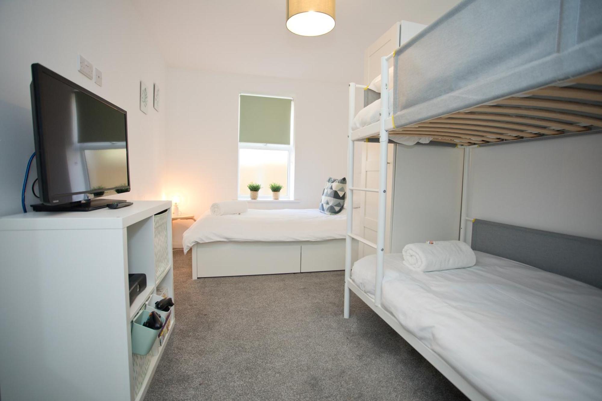 Sea Air - 2 Bedrooms - Parking - Mins To Beach Борнмът Екстериор снимка
