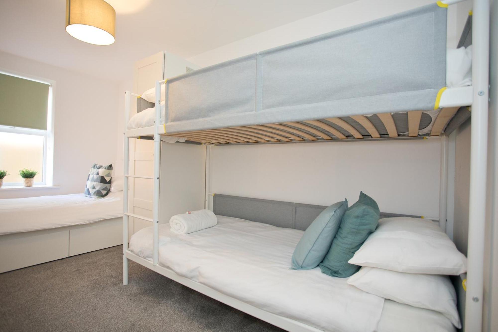 Sea Air - 2 Bedrooms - Parking - Mins To Beach Борнмът Екстериор снимка
